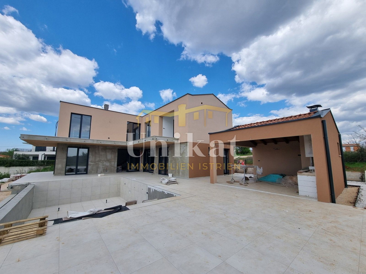 Casa nei dintorni di Višnjan - 4 camere da letto e piscina